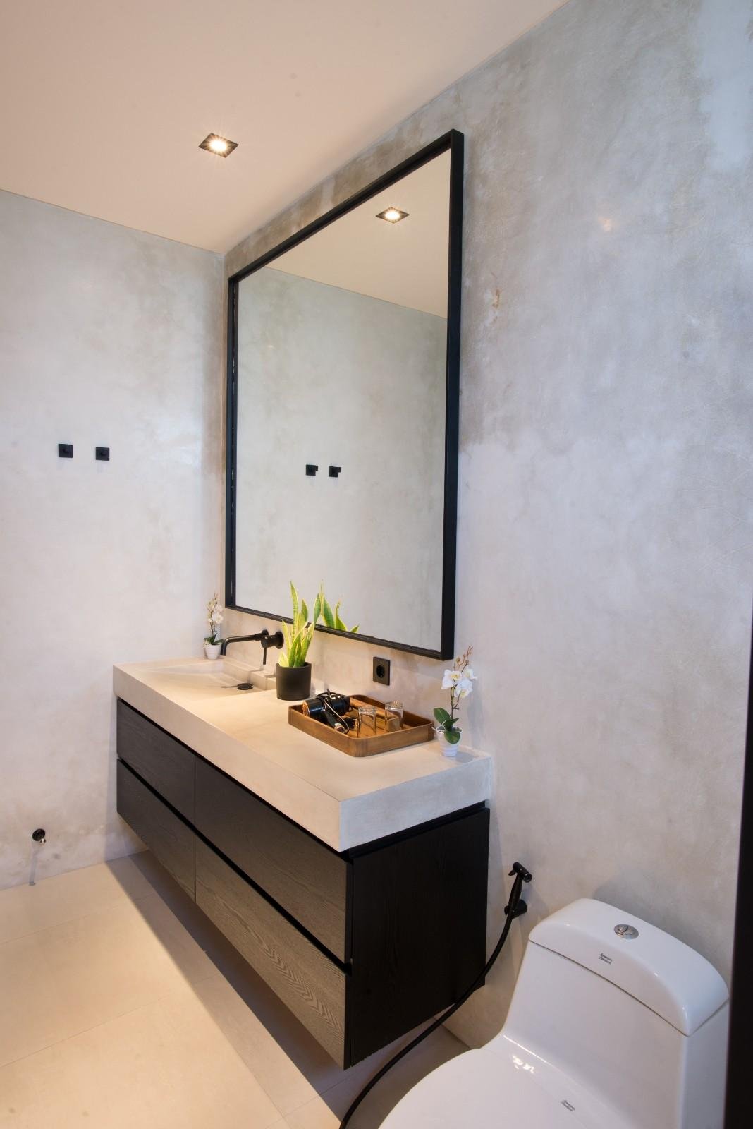 BATHROOMB1