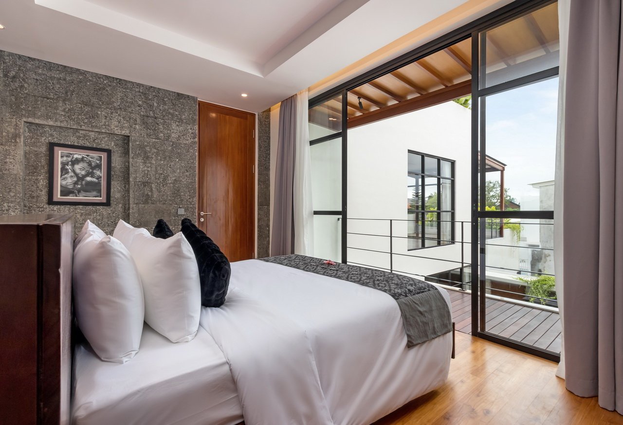 Ebony Bedroom B02