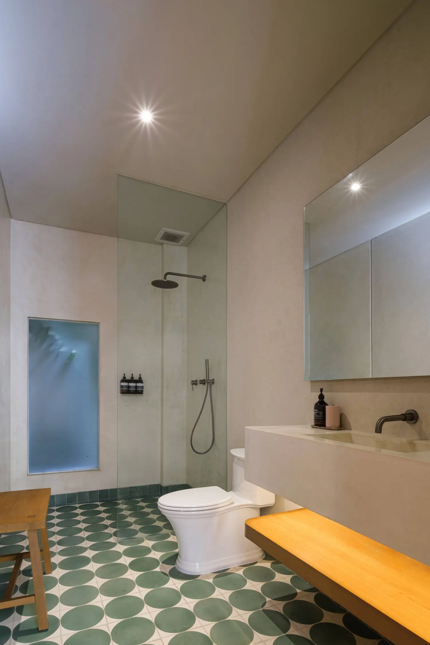 Full-bathroom-1