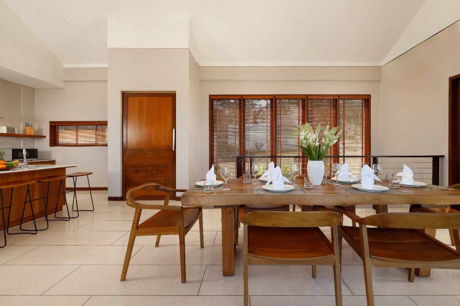 DINING ROOM.-100kb