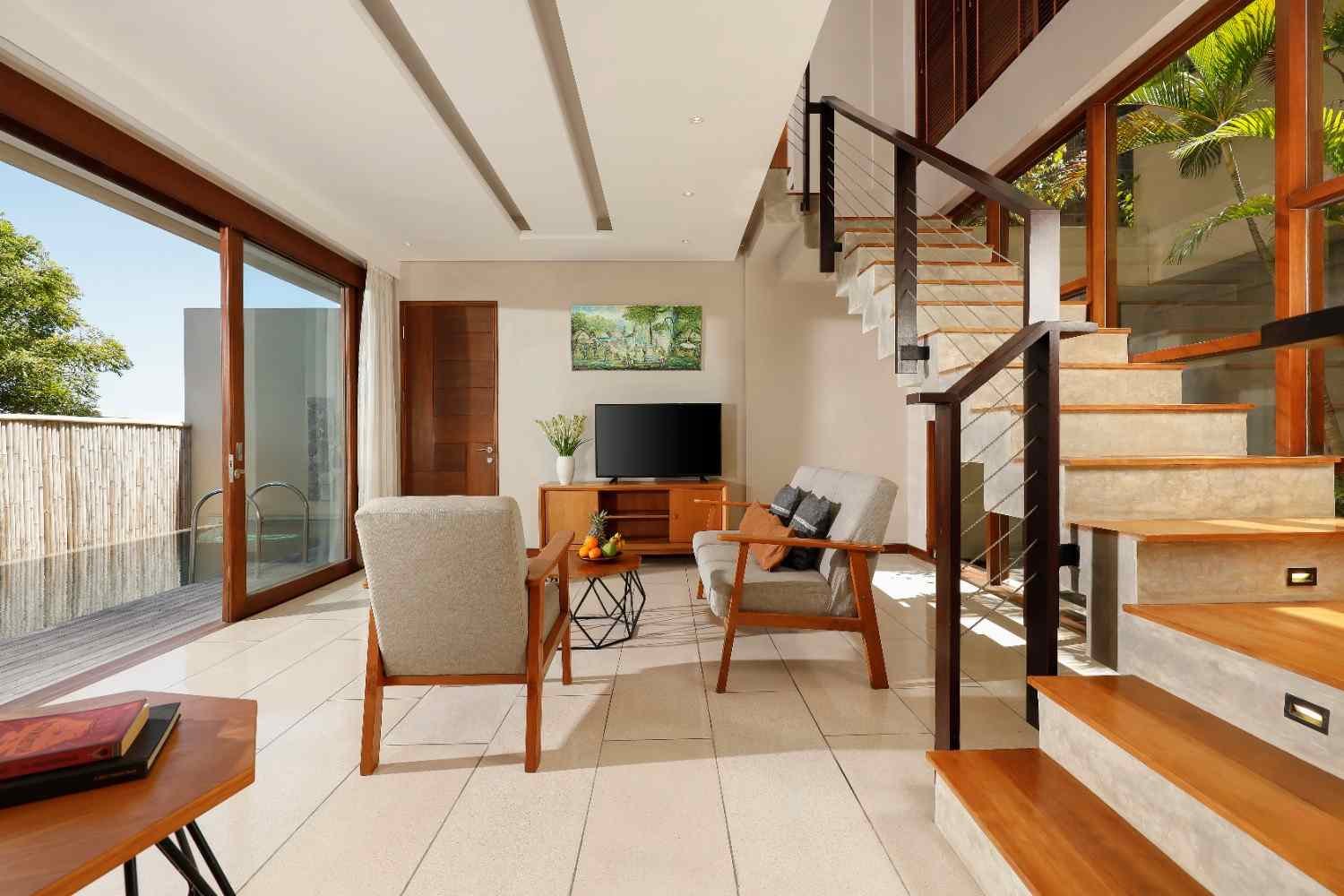 LIVING SPACE.-100kb