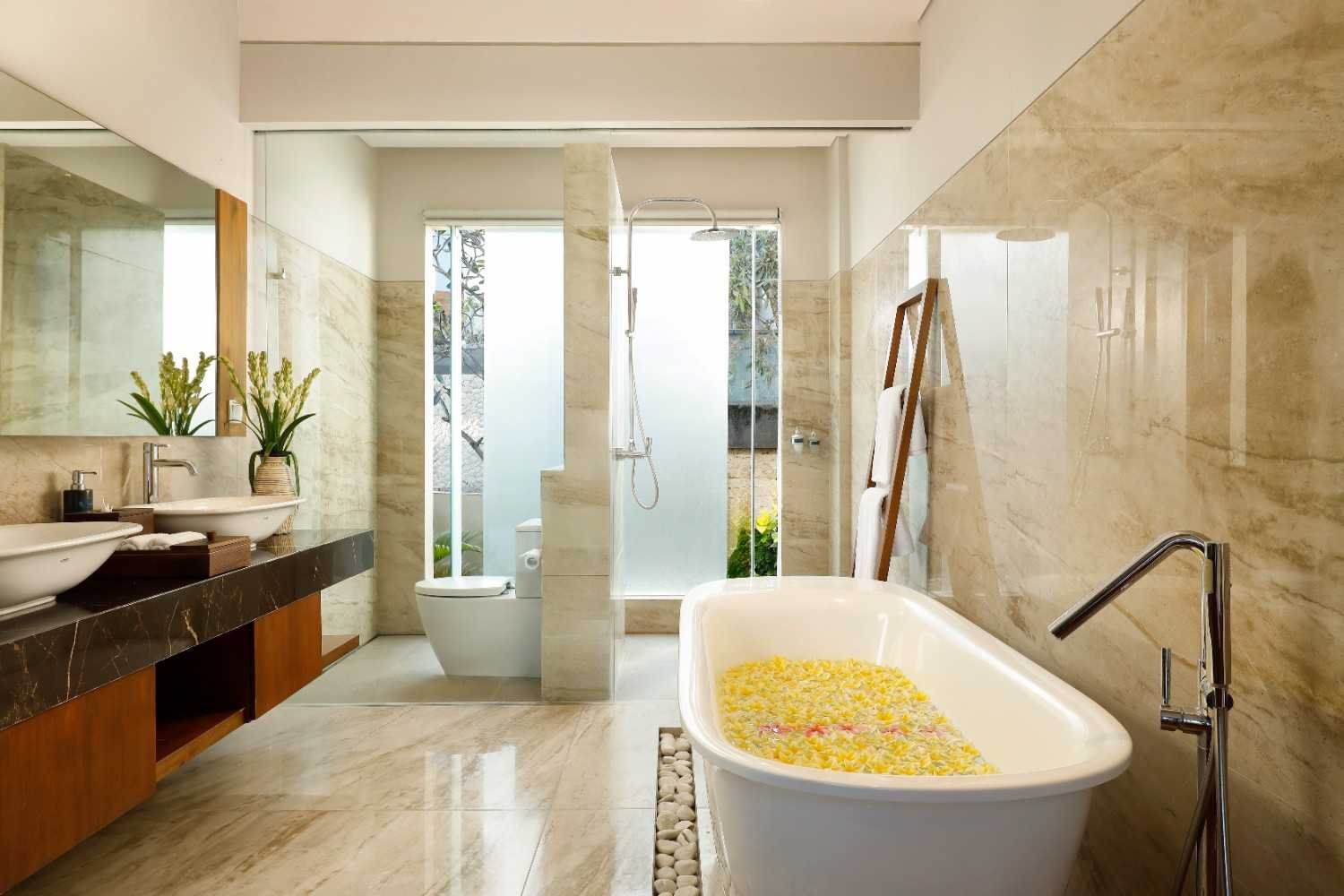 MASTER BATHROOM-100kb