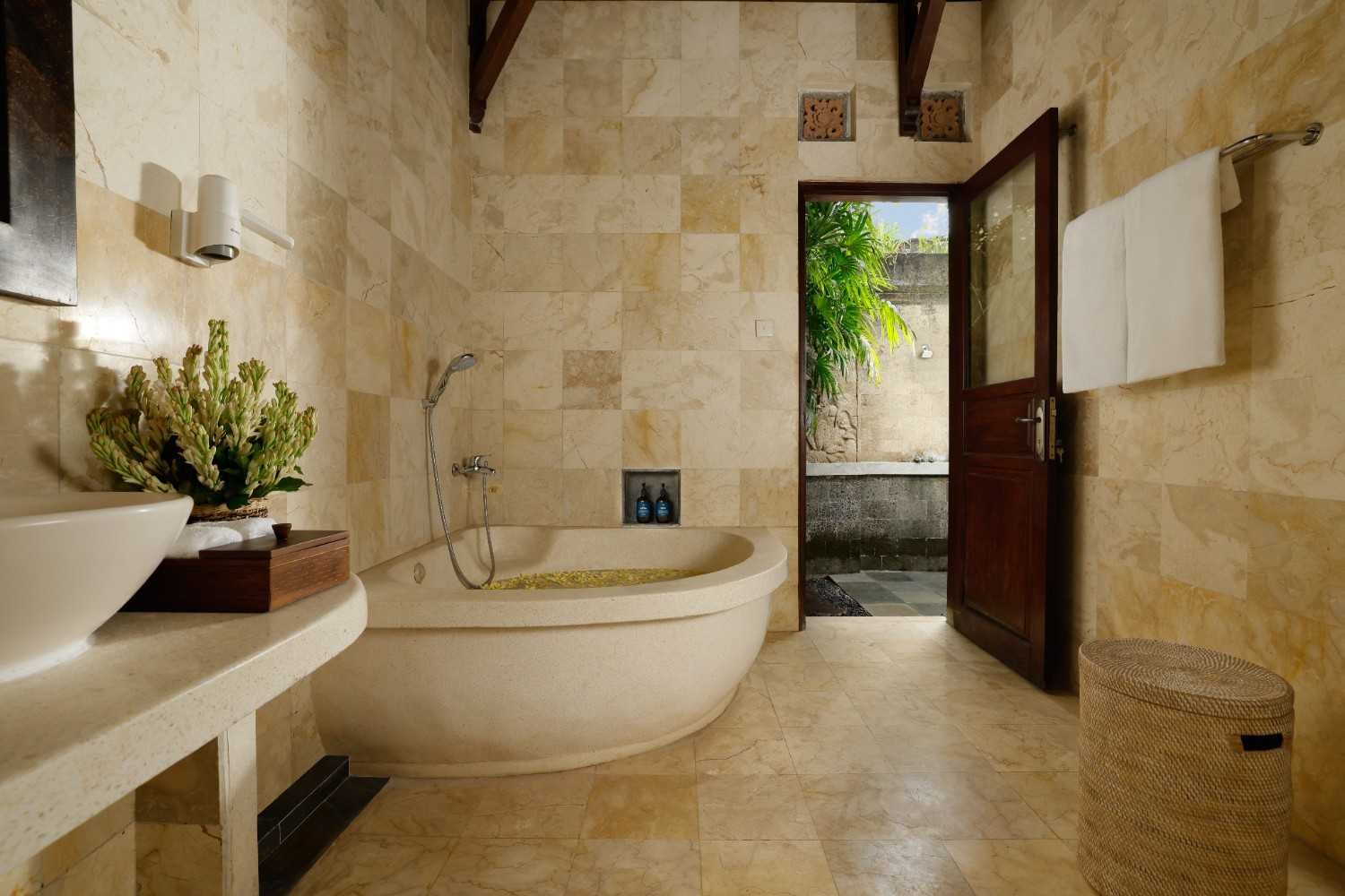 VILLA 1 – ROOM 1 – MASTER BATHROOM-100kb
