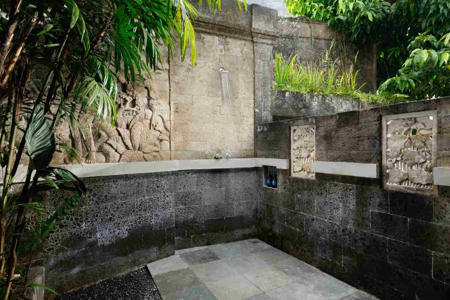 VILLA 1 – ROOM 1 – RAIN SHOWER OUTDOOR-100kb