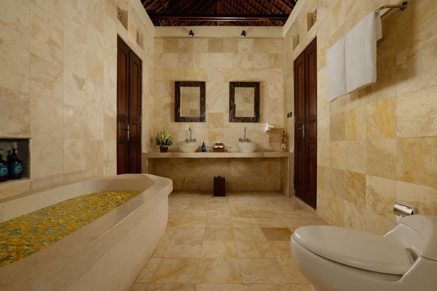 VILLA 1 – ROOM 2 3 – SHARING BATHROOM1-100kb