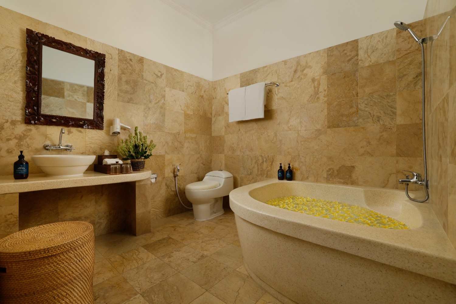 VILLA 1 – ROOM 5 – BATHROOM-100kb